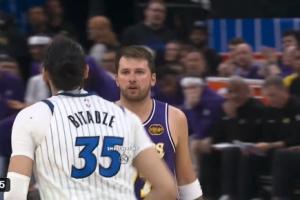 垃圾话不让说？东契奇喷比塔泽：我会打爆你 随后吃到第16次技犯 - 资讯配图