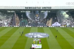 喜鹊撕咬黑猫!东北德比赛前,纽卡主场展示超震撼tifo! - 资讯配图