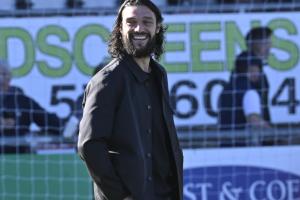 37岁卡罗尔执教首秀迎来开门红,率队在英格兰第6级别联赛1-0小胜 - 资讯配图