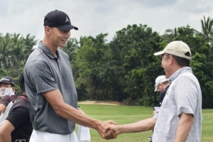 好久不见!易建联现身观澜湖高尔夫比赛 面带笑容心情不错 - 资讯配图