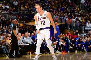 东契奇:肯纳德是顶级射手之一 绝杀是大家共同完成的漂亮战术 - 资讯配图