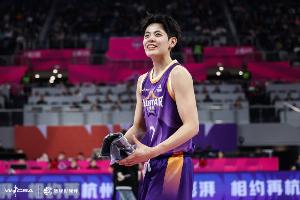 象征性打一打!杨舒予半场16分钟 5中2&三分4中1拿5分2板1助 - 资讯配图