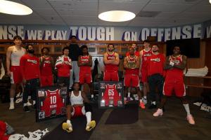 可还满意~混音逆转猛龙905后晒更衣室合照 杨瀚森这练得怎么样？ - 资讯配图