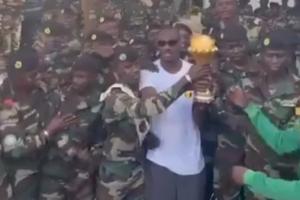 RMC辟塞内加尔谣把奖杯送到军事基地：那是数周前拍摄的视频 - 资讯配图