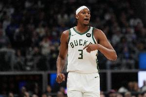 出手没犯规多！特纳3中2仅拿7分3板1断2帽 5次犯规 - 资讯配图