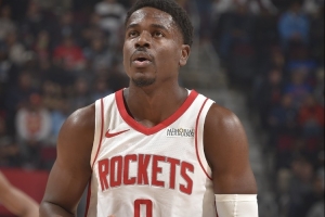 奇兵！阿隆·霍勒迪末节出场2记三分贡献8分 正负值+12 - 资讯配图