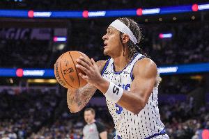 雷迪克：我们必须匹配魔术的身体对抗强度 把班凯罗推离接球位置 - 资讯配图