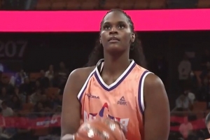 基本不丢！布朗替补12中11超高效拿下26分6板1助1断 - 资讯配图