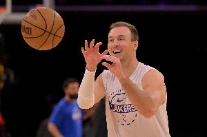 三分绝杀!肯纳德:球队签我是有原因的 绝杀战术执行归功于全队 - 资讯配图