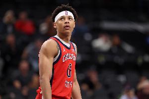 三分命中率37.9%！博雷戈：费尔斯一直在打磨三分 这归功于他自己 - 资讯配图