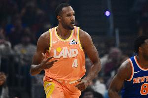 兢兢业业！莫布里10中8拿到18分8板另有2帽1断 罚球5中2 - 资讯配图