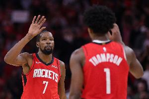 杜兰特：阿门砍下24分18篮板还绝杀 为他的表现感到骄傲 - 资讯配图