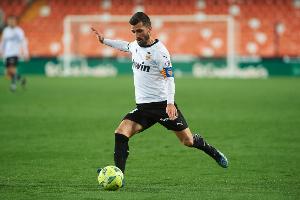 马卡：瓦伦西亚队长加亚头部连续被撞，随后视力模糊送往医院检查 - 资讯配图