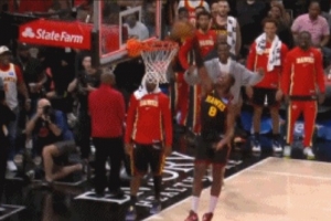 果然是开心果！希尔德比赛最后卡超时自抛自扣一个 库里也笑了 - 资讯配图