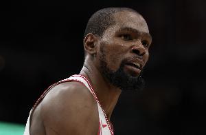 冲击里程碑！杜兰特半场5中3拿到11分2助 罚球4中4 - 资讯配图