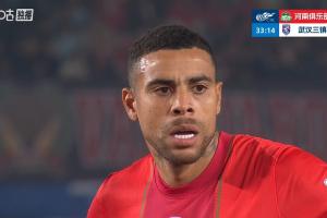 大为震撼!方镜淇手指错位+队医现场复位,古斯塔沃直接看呆了! - 资讯配图