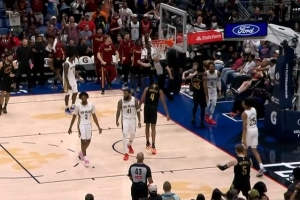 一剑封喉！多诺万·米切尔强攻1挑3 打进加罚杀死比赛 - 资讯配图