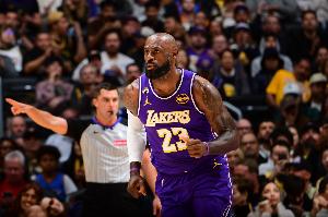 杰弗森:詹姆斯离开后湖人又会陷入冠军空窗期 湖蜜迟早会想念他 - 资讯配图