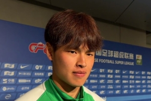 邓捷夫：京沪大战给自己打5分，主教练鼓励我年轻不要怕犯错 - 资讯配图