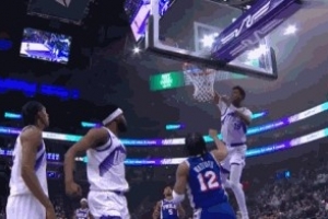 全场飞！贝利追防大帽&反击接回传空接炸扣 - 资讯配图