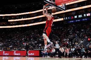 效率很高！申京全场13投9中 拿到19分12篮板3助攻 - 资讯配图