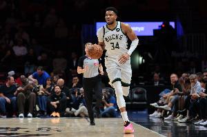 名记：外界人士认为雄鹿已经错过了交易字母哥的最佳时机！ - 资讯配图