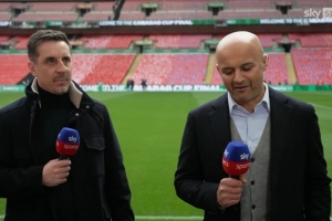 内维尔：现在谈三冠王或四冠王为时过早，但阿森纳迫切需要奖杯 - 资讯配图