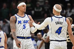 起伏这么大?魔术惜败湖人遭遇四连败 在此之前曾七连胜 - 资讯配图