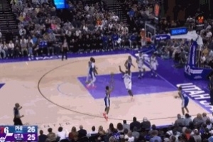 看着歪但真准！佩恩连中三分球 76人1分钟一波10-0领先 - 资讯配图