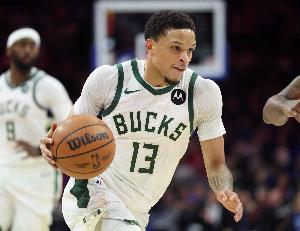 打进关键抛投!罗林斯19中10拿下26分10板7助3断准三双 - 资讯配图