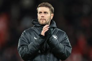 判罚尺度不一？赫尔泽勒：我说话得谨慎点别被罚了，希望英超管管 - 资讯配图