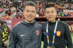 川渝德比甘锐晒与黄希扬合照：岁月匆匆，一转眼我们都不再年轻 - 资讯配图