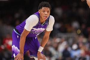 未来可期！贝利20中7拿下25分7板4助5帽 场上各种残暴扣篮&封盖 - 资讯配图