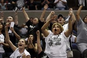 TA：为对阵森林的保级关键战助威，热刺球迷计划组织活动支持球员 - 资讯配图