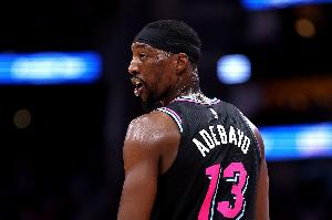 霍姆格伦：阿德巴约砍下83分的方式没有不妥 向他致敬 - 资讯配图