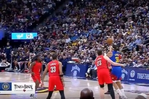 写意！阿隆·戈登拼到球权随即脑后妙传 约基奇篮下轻松上进 - 资讯配图