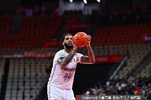 克里斯手指骨裂至少静养3周!鲁媒:山东正在联系新外援以解困境 - 资讯配图