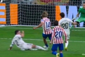 射门被卡瓦哈尔铲到，略伦特：只能尊重最终决定，抗议反而会吃牌 - 资讯配图