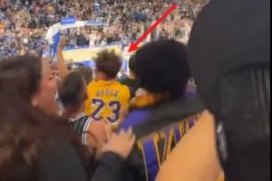 永远的赢家！湖人绝杀后 小球迷迅速将魔术球衣换为詹姆斯球衣 - 资讯配图