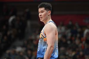 没存在感！阿不都沙拉木出场19分钟 6中2拿到7分4板 - 资讯配图