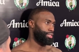 不敌狼队！杰伦·布朗：比赛对抗激烈 球队没能匹配对手攻防强度 - 资讯配图