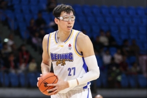 北京男篮在整体实力等多方面都好于吉林 周琦8罚0中令人匪夷所思 - 资讯配图