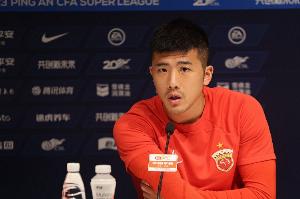 东体：朱骏“恭喜”李圣龙，有球迷感叹后者从一线队“退早了” - 资讯配图