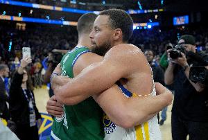 都是3连败！ESPN明日胜率预测：勇士为45.9% 独行侠54.1%稍占上风 - 资讯配图