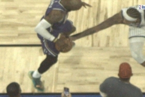 詹姆斯:这是我第二次看到鹰眼回放 不知这是否是LBJ专属摄像头 - 资讯配图