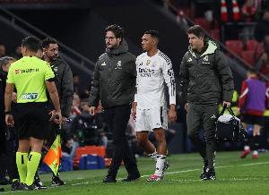 阿斯：阿诺德在训练中迟到，尽管道歉但阿韦洛亚还是决定让他替补 - 资讯配图