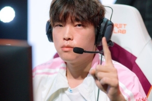 上单之光!Bin成为首位夺得两座官方国际冠军的LPL上路选手 - 资讯配图