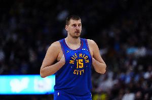 三双到手！约基奇长传助攻队友三分穿针 22分钟砍16分12板10助 - 资讯配图