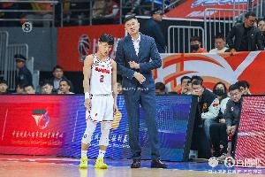 广东男篮近2个赛季常规赛都遭上海横扫 去年季后赛广东2-1上海 - 资讯配图