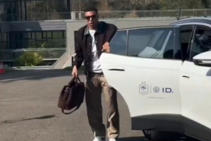 姆巴佩抵达克莱枫丹报到,将随法国队对阵巴西、哥伦比亚 - 资讯配图